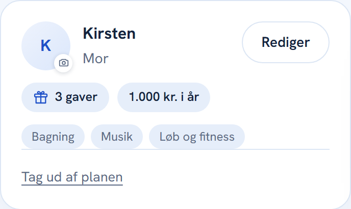 Skærmbillede fra appen: profilen for Kirsten, mor, med tre gaver for 1.000 kr. i år og interesserne bagning, musik samt løb og fitness